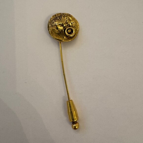 CHANEL Leo Stickpin - Picture 1 of 9